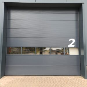 Overheaddeur met glassectie